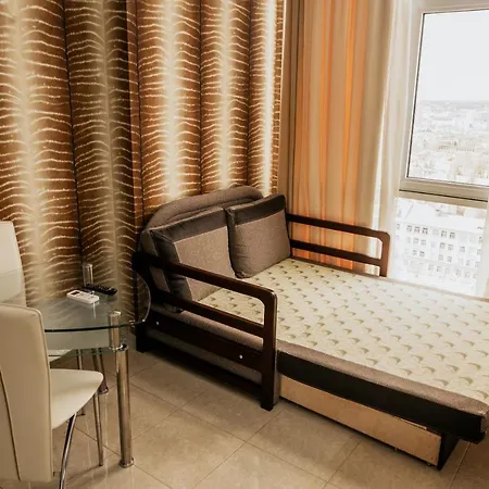 Lev Tolstoy Square Apartment *