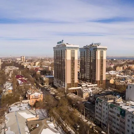 Lev Tolstoy Square Apartment *