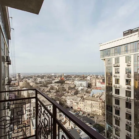Lev Tolstoy Square Apartment *