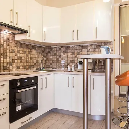 Apartment Lev Tolstoy Square