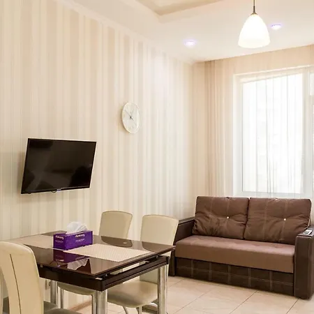 Lev Tolstoy Square Apartment *