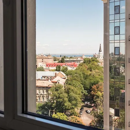 Lev Tolstoy Square Apartment *